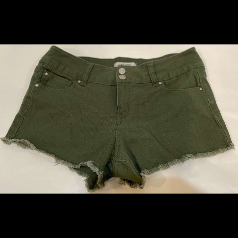 refuge olive denim shorts with frayed hem 98%cotton 2%spandex